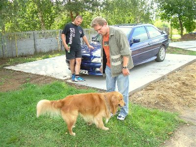 Wszyscy już napruci , Leszek znęca się nad psem ,Yanek musi się podpierać o auto ;)