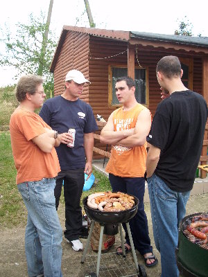 najwazniejsze rozmowy tocza sie jak zawsze przy ..... kiełbasce