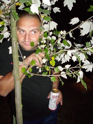 ciii.... poluje.... tam na stole jet literek smirnoffa:P