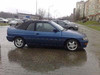 escort cabrio na nowych oponach deszcz.jpg