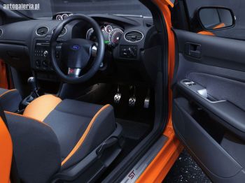 ford_focus_st_2005_03.jpg