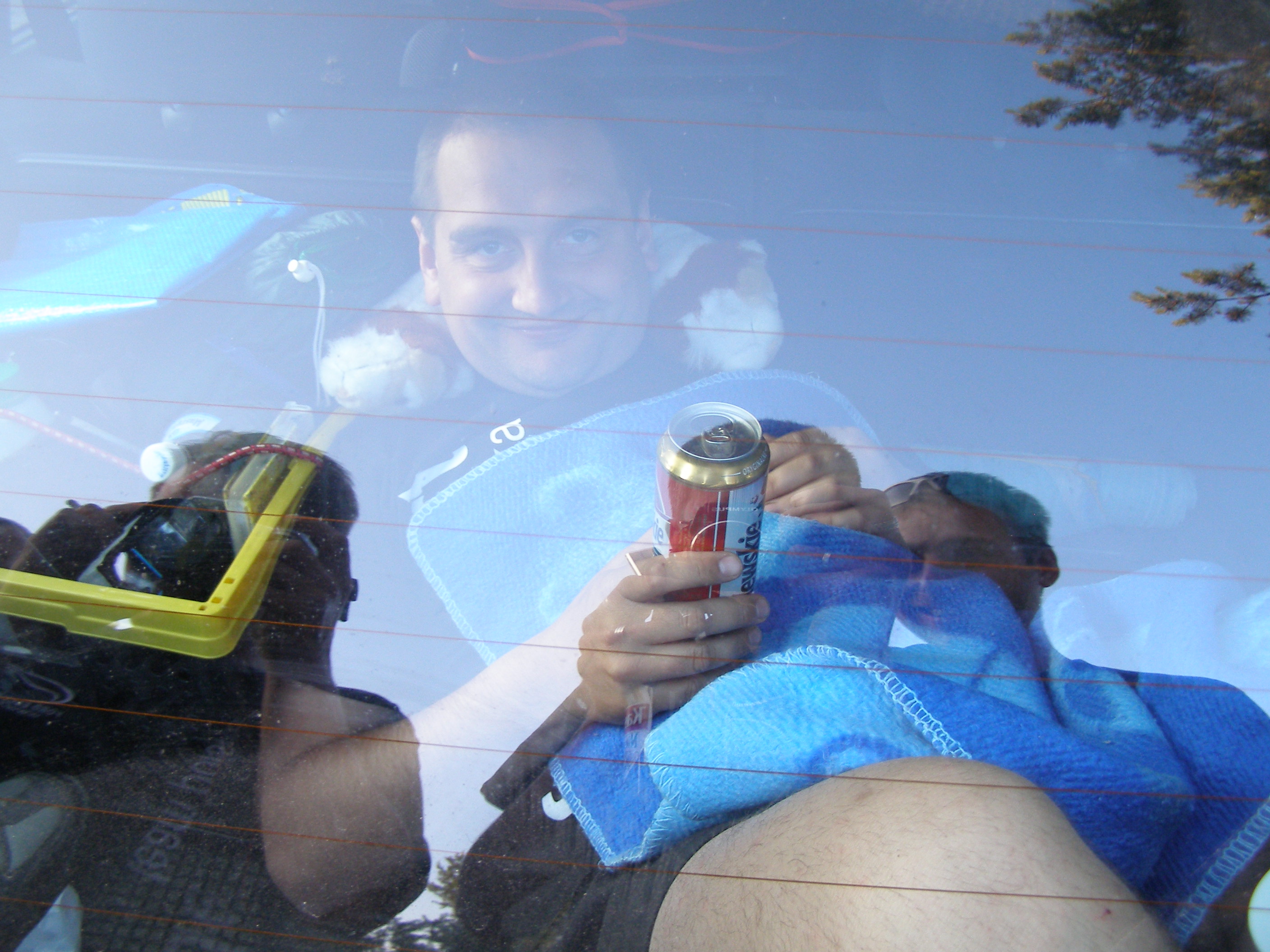 Dziecko w bagażniku :)