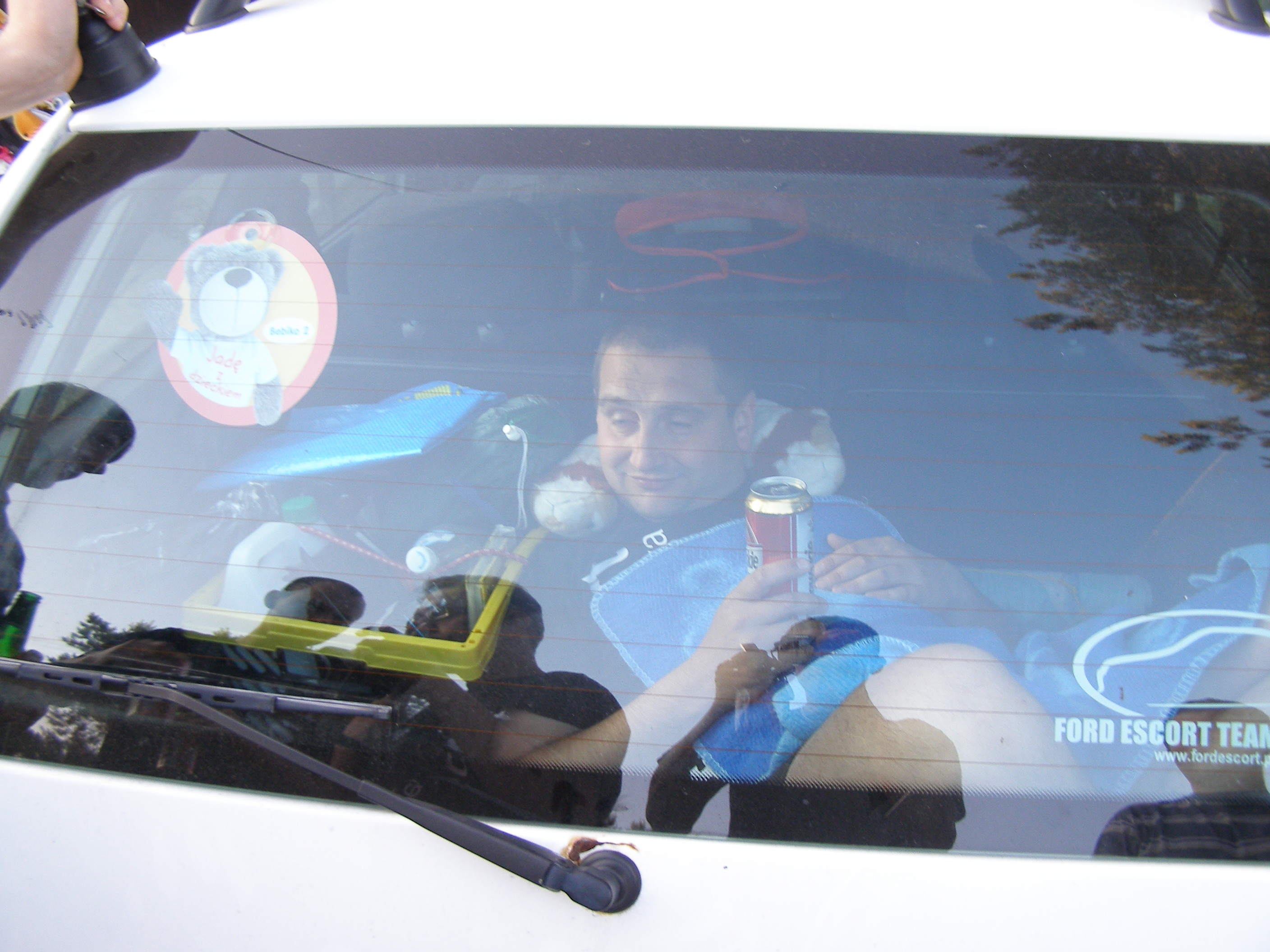 Dziecko w bagażniku :)