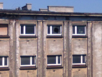 dwa okna górne po prawej.