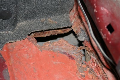 Bagażnik, dosć dziurawy