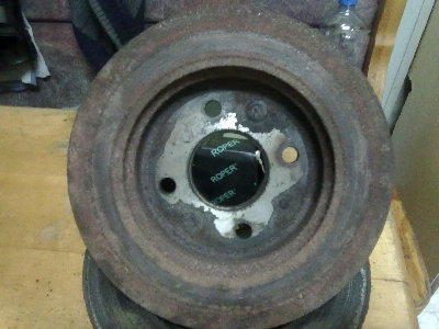 to ta od blaszanego klocuszka.