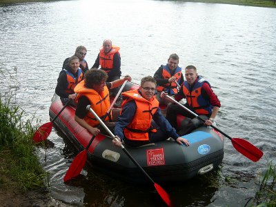 Pływanie też nam ciekawie szło :-) mieliśmy żeglarza w drużynie