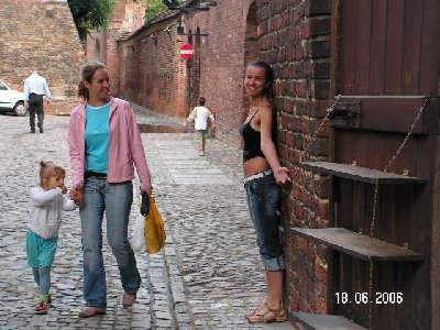 JOLA POD KRZYWˇ WIEŻˇ :)