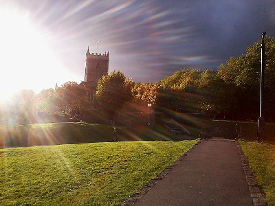 Park z ruinami starego kościoła St.Mary-le-Port