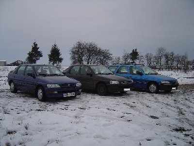 Oto nasze Essinki...wreszcie się spotkały i ciekawe o czym sobie rozmawiają :) Cos czuje ze laleczka Tomiego nie moze sie zdecydowac ktorego faceta poderwac :P