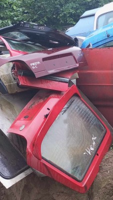 Tyle klap do Fiesty MK3 to nie widziałem dawno a to co na zdjęciu to tylko część tego co niewidoczna