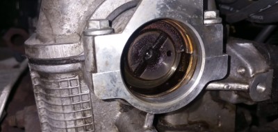 Głowica w miejscu styku z podstawą cewek