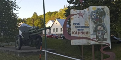 Wschodnia Słowacja i jeden z wielu pomników upamiętniający walki o te ziemie w 1944 r.