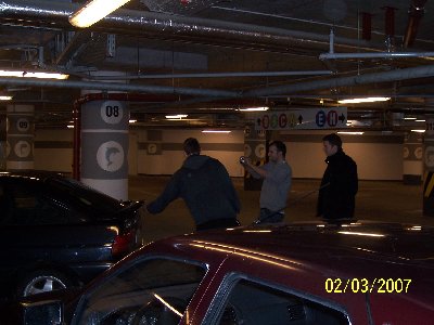 Narcyz - przyjechał na spota robić zdjęcia swojego auta