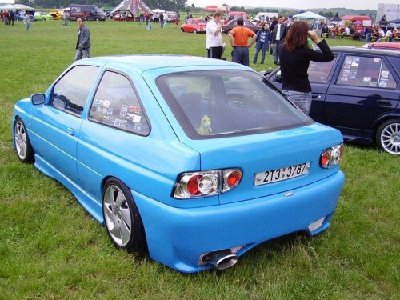 ford_escort_modry_b.jpg