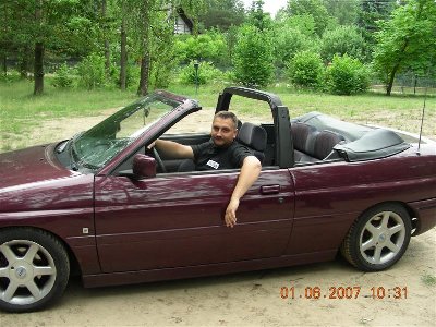 ... chciał poderwać panienki, więc łokieć i te sparwy sie przydadzą...