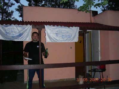 Yanek wypił piwko i zjadł kiełbe...