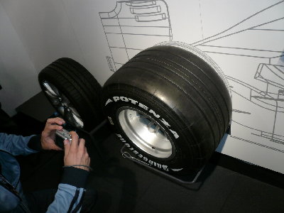 Oponka F1 była 10X lzejsza od standardowej opony samochodowej ;P