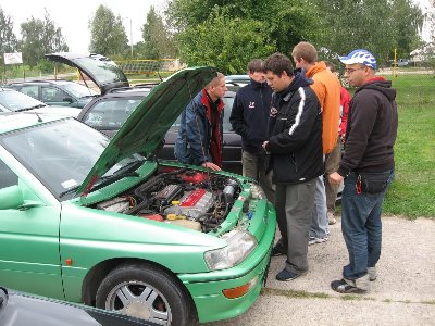 ...ba! nawet w sobote popoludniu jechali po części. Kowal, pomoglo?? :P