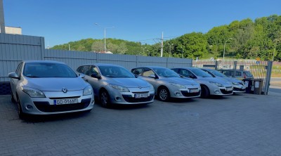 gtamegane.jpg (560.46 KiB) Przejrzano 1064 razy To nie bylo ustawiane, klienci tak postawili auta.